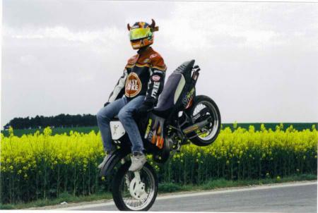un pote en stoppie